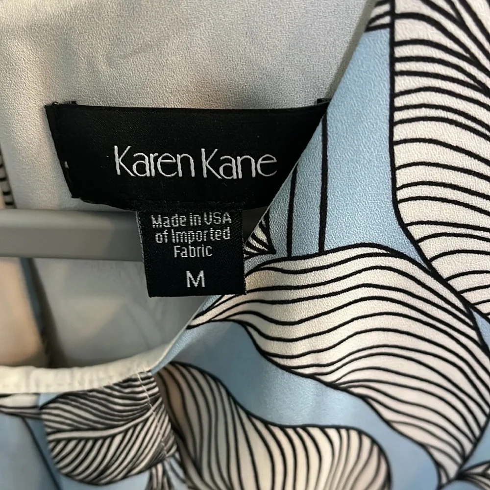 Karen Kane Blue Floral Sleeveless Blouse ~ Medium - Picture 3 of 5